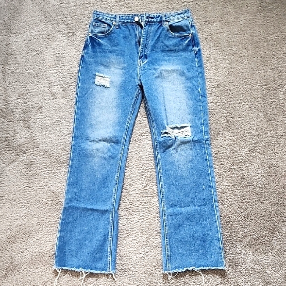 Cute Modern Jeans With Rips